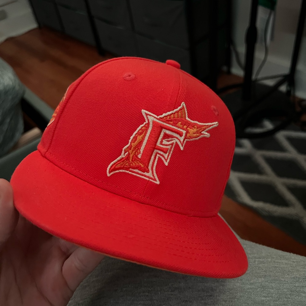 Florida Marlins Orange Fitted 7 1/8 LIKE BRAND NEW (will ship immediately)